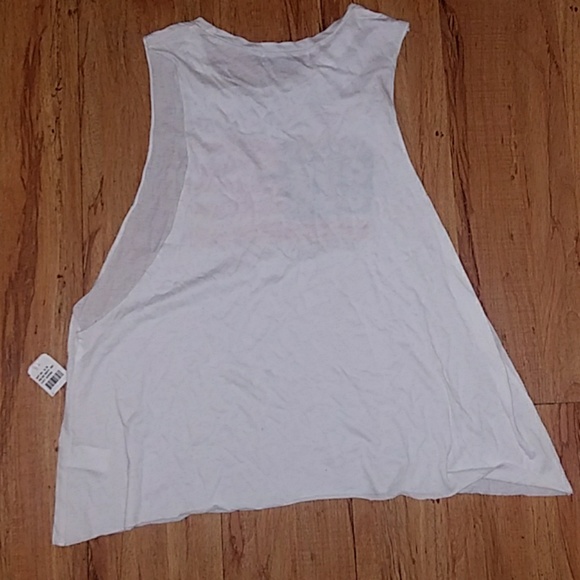 ⭐Kid dangerous abstract flag tank white s l nwt - Picture 2 of 2
